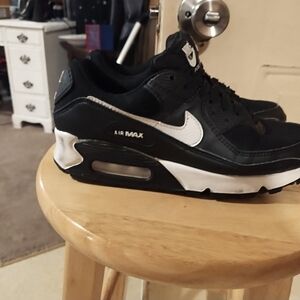 7.5 Nike Air Max 90s Black & White